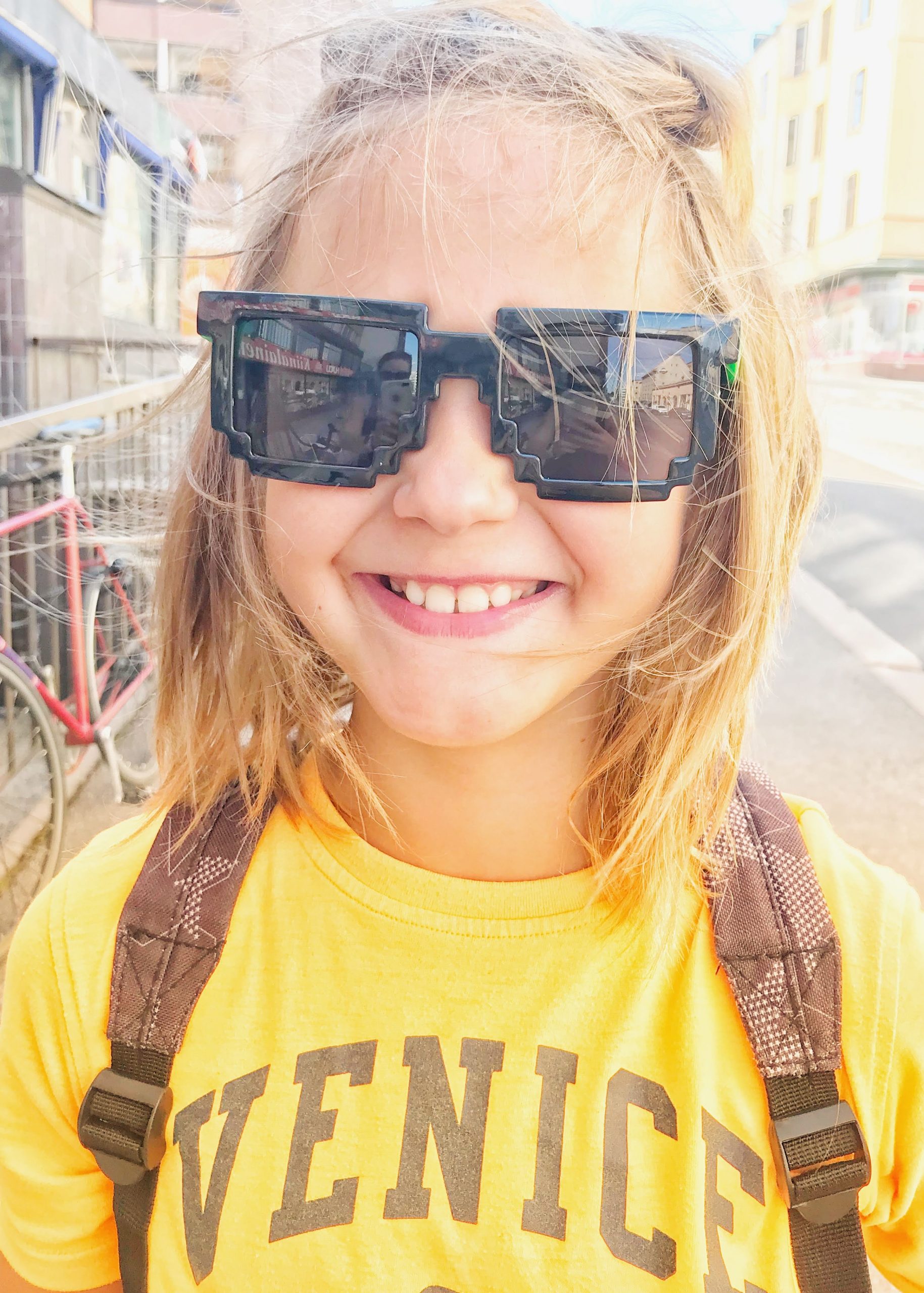 Äiti, annoin euron hyväntekeväisyyteen